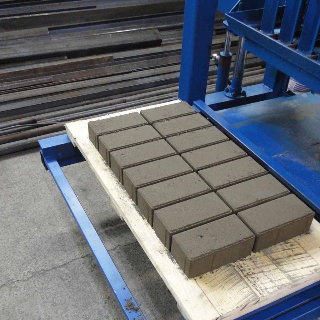 1vibropress-dlya-trotuarnoi-plitki.jpg